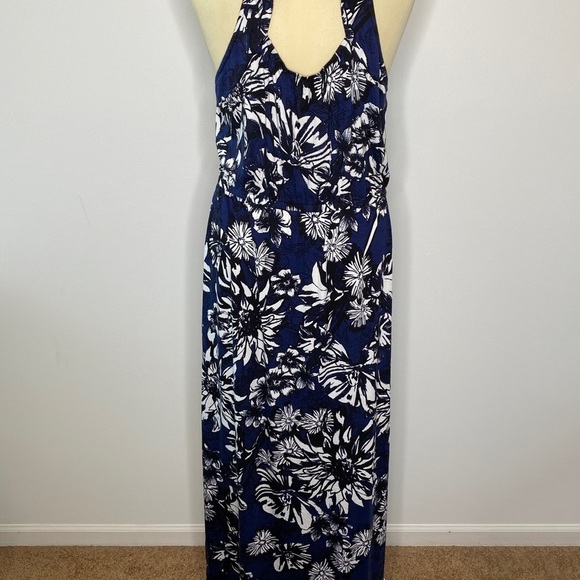 Skies Are Blue Floral Maxi Dress - Picture 8 of 13
